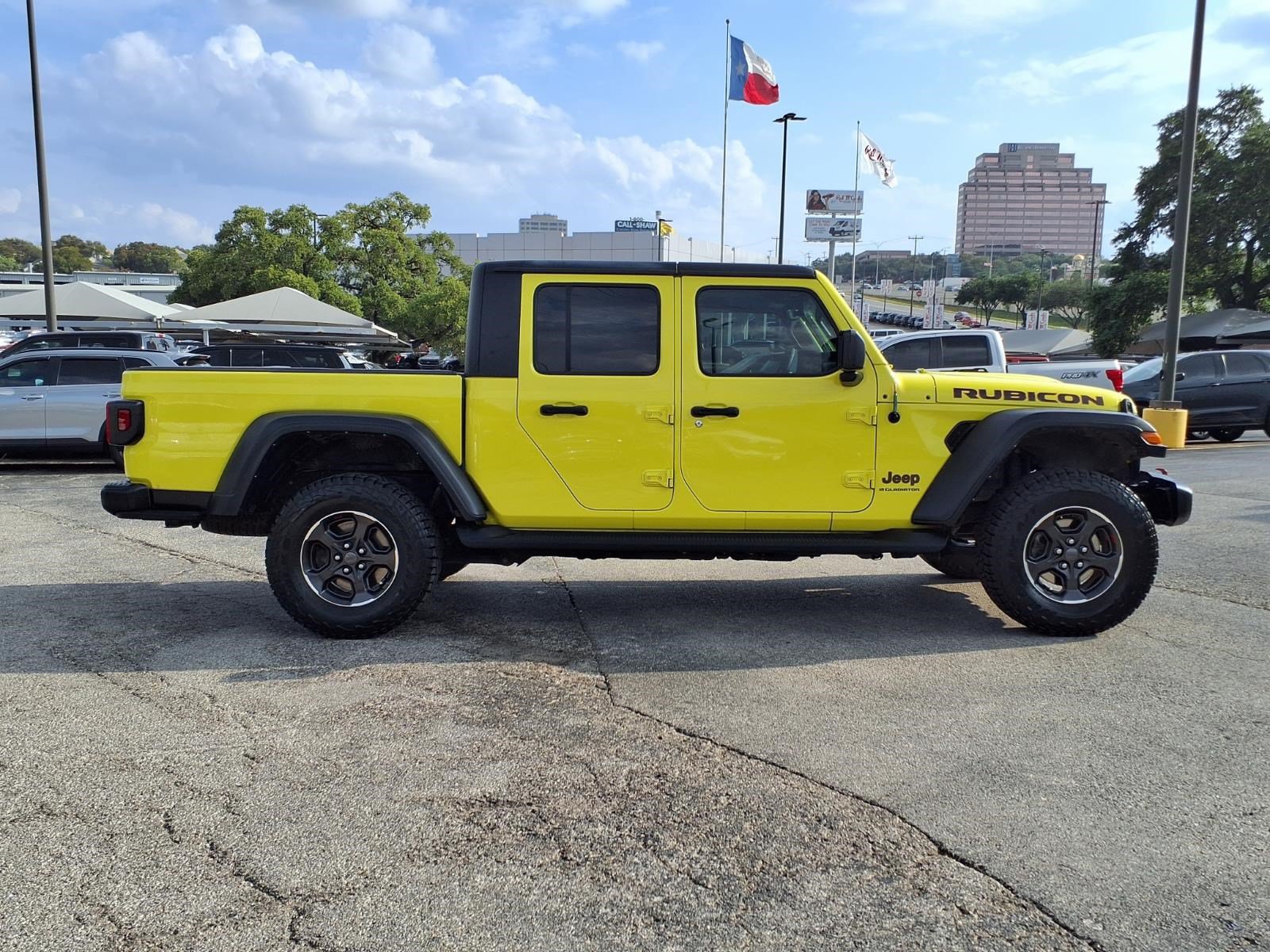 Used 2023 Jeep Gladiator Rubicon w/ Cold Weather Group AWD/4WD image 5