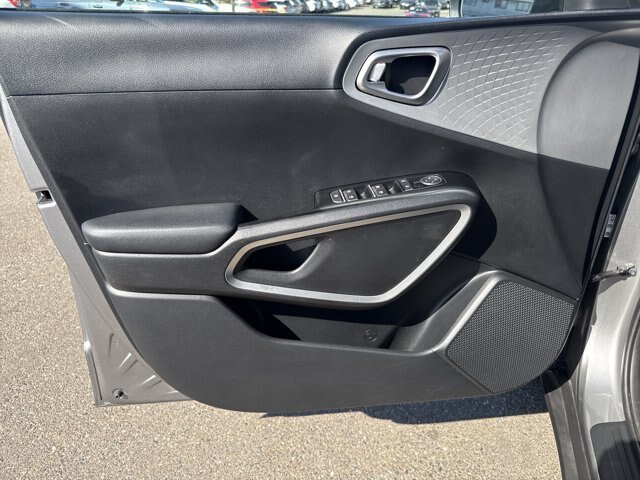 Used 2024 Kia Soul LX w/ Option Group 015 FWD image 11