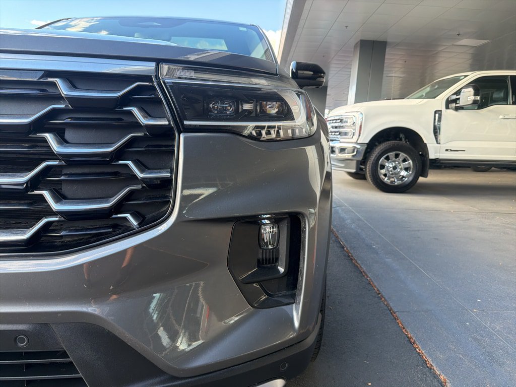Certified 2025 Ford Explorer Platinum w/ LUX Leather Package AWD/4WD image 4