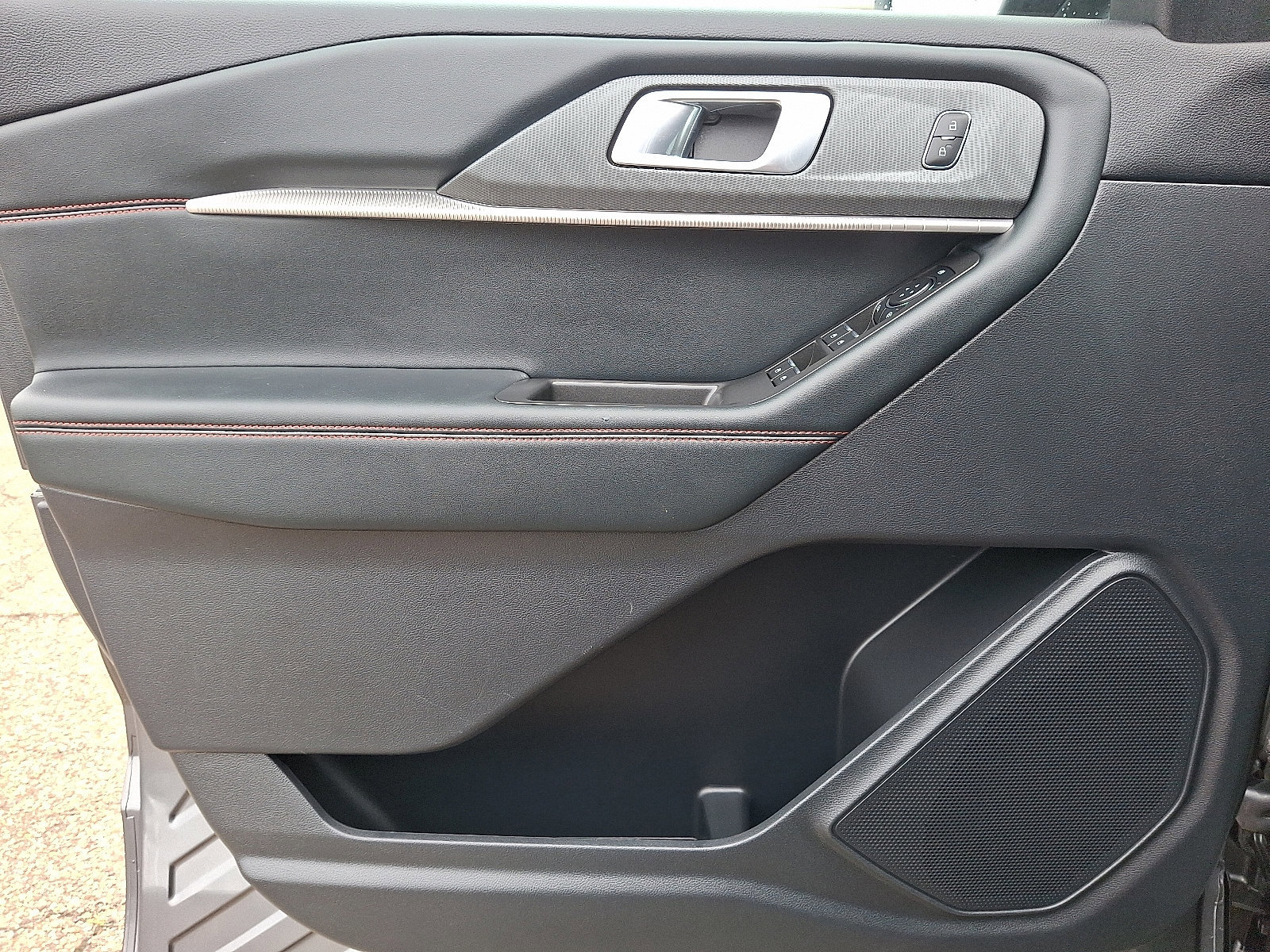 Certified 2025 Ford Explorer ST-Line image 12