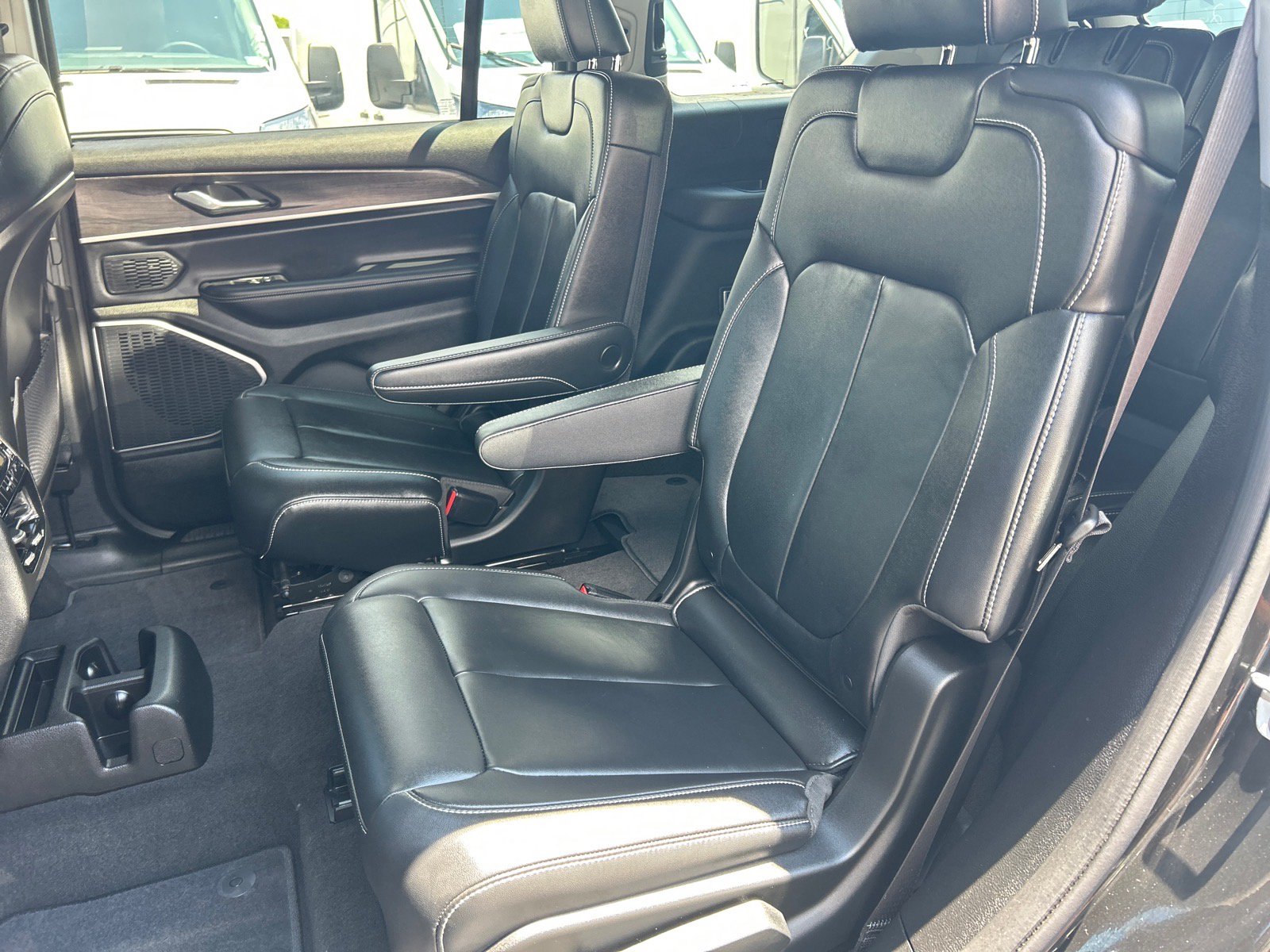 Used 2021 Jeep Grand Cherokee L Limited AWD/4WD image 11