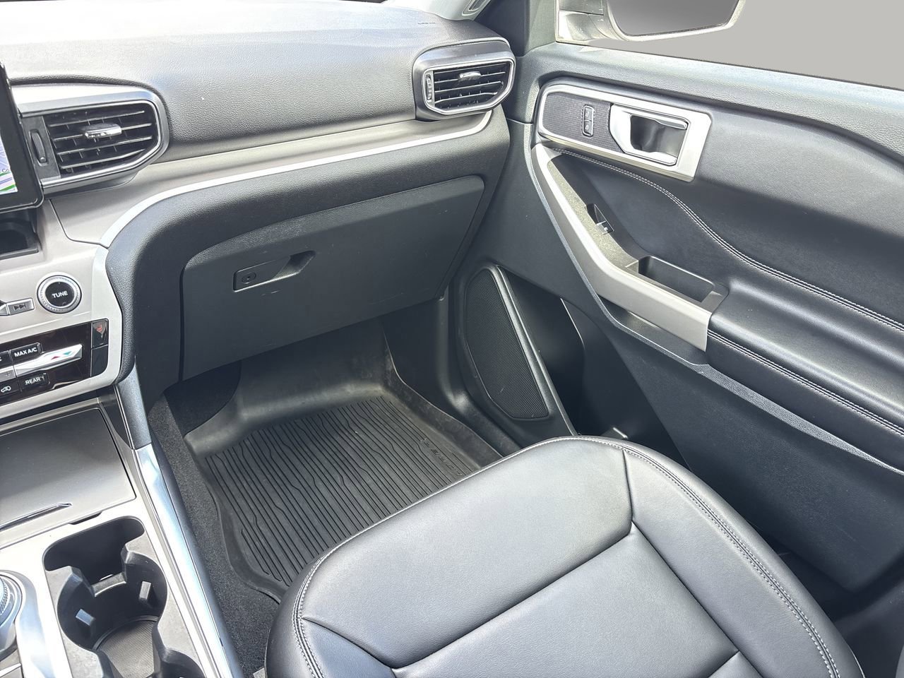 Certified 2023 Ford Explorer XLT w/ Equipment Group 202A image 16