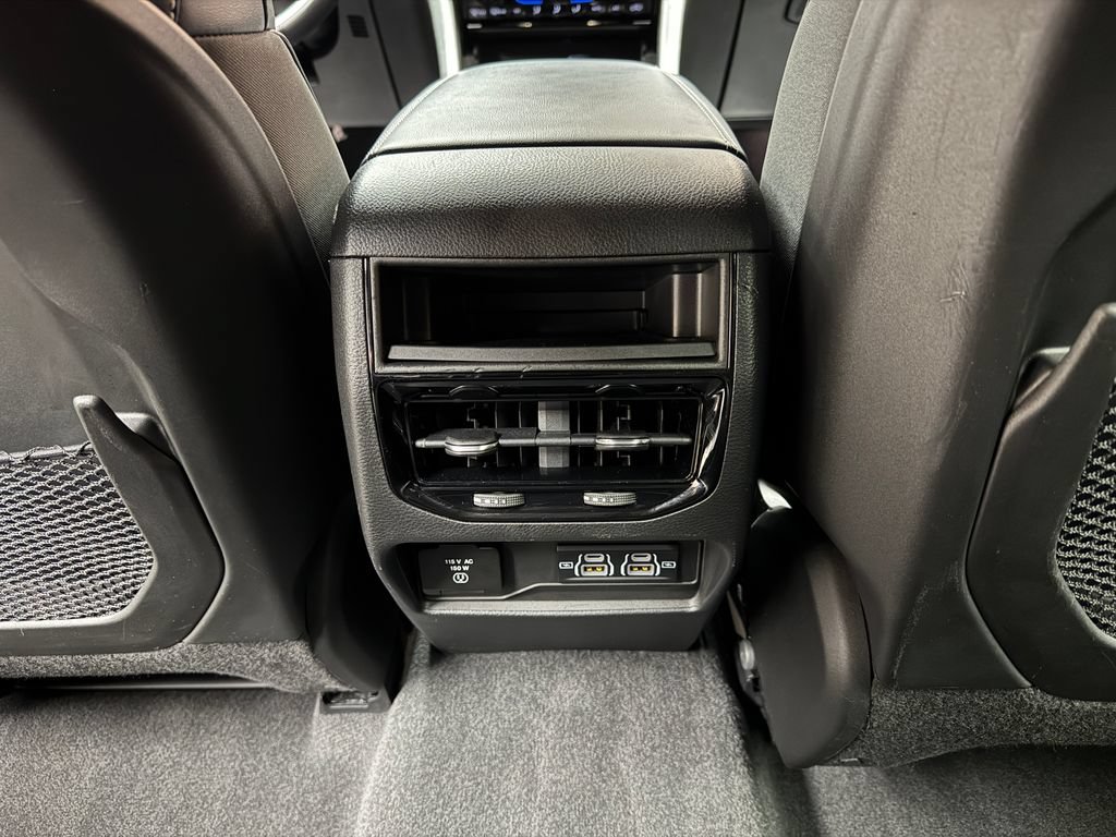 Used 2022 Jeep Grand Cherokee Altitude AWD/4WD image 11