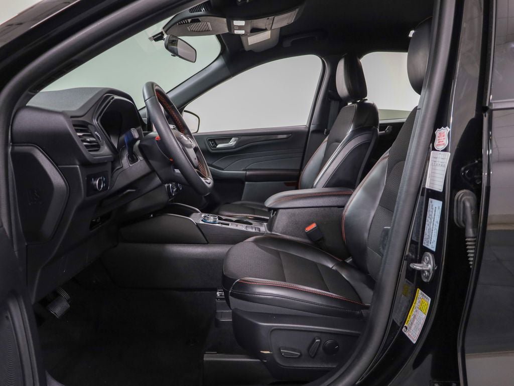 Certified 2025 Ford Escape ST-Line AWD/4WD image 23