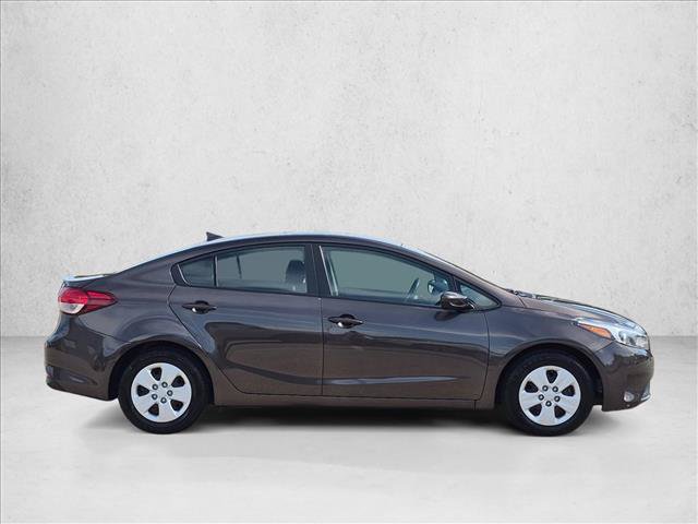 Used 2017 Kia Forte LX FWD image 4