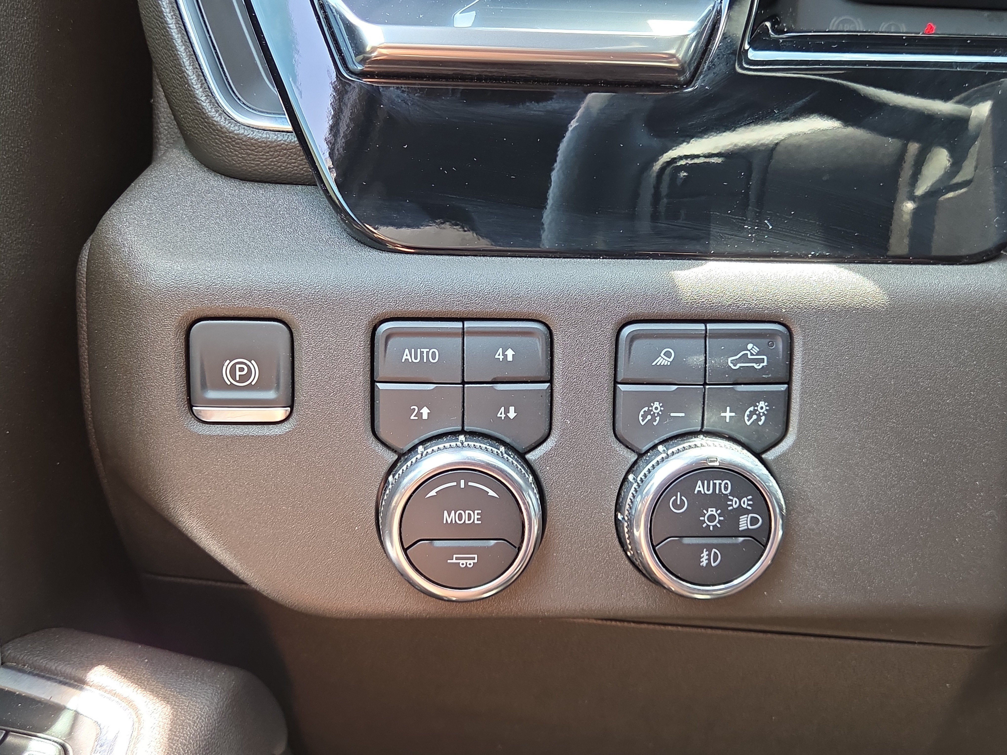 Used 2025 GMC Sierra 2500 SLT w/ SLT Premium Package AWD/4WD image 29