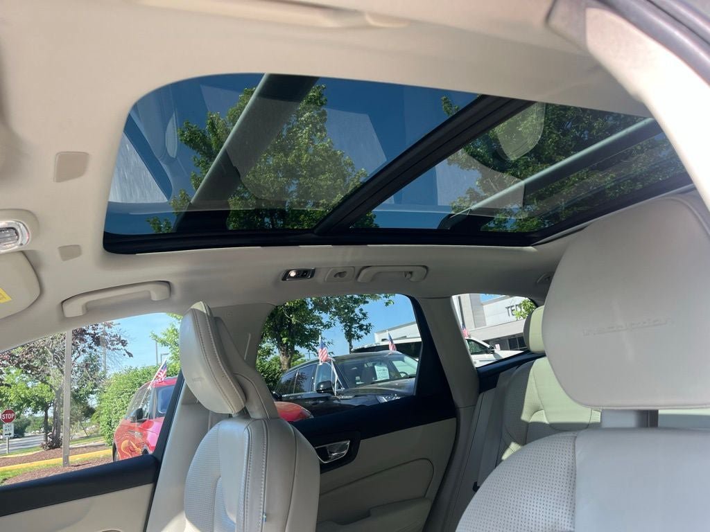 Used 2018 Volvo XC60 T6 Inscription w/ Luxury Seat Package AWD/4WD image 38