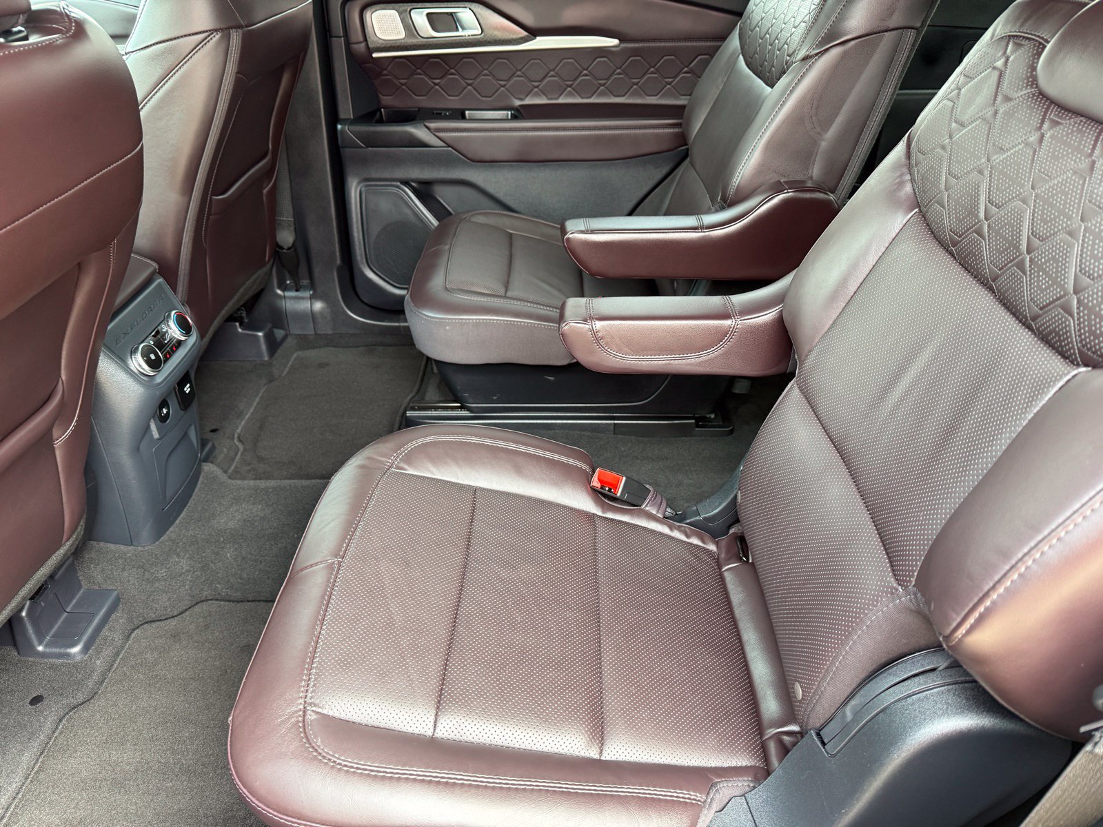 Certified 2025 Ford Explorer Platinum w/ LUX Leather Package AWD/4WD image 19