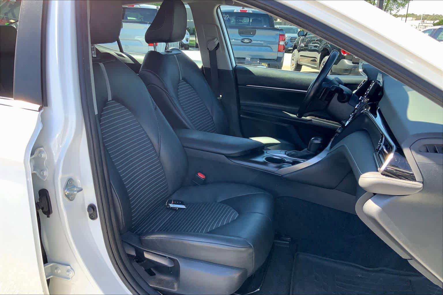 Used 2024 Toyota Camry SE w/ Convenience Package FWD image 9