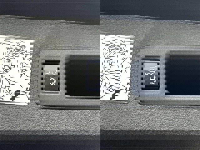 Used 2022 Toyota Sienna Limited image 14