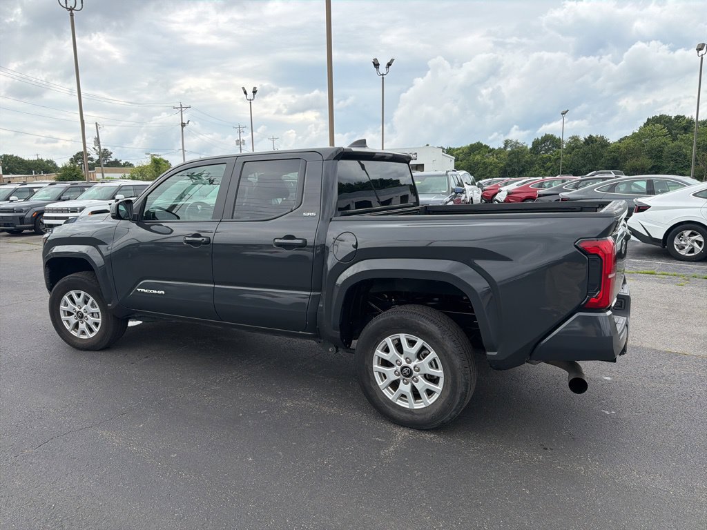 Used 2025 Toyota Tacoma SR5 AWD/4WD image 10