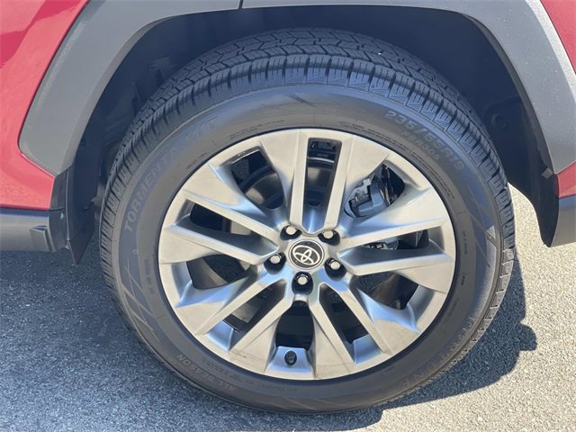 Used 2022 Toyota RAV4 XLE Premium image 38