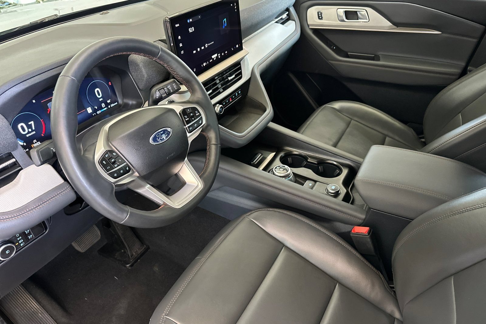 Certified 2025 Ford Explorer Active w/ Active Comfort Package AWD/4WD image 9