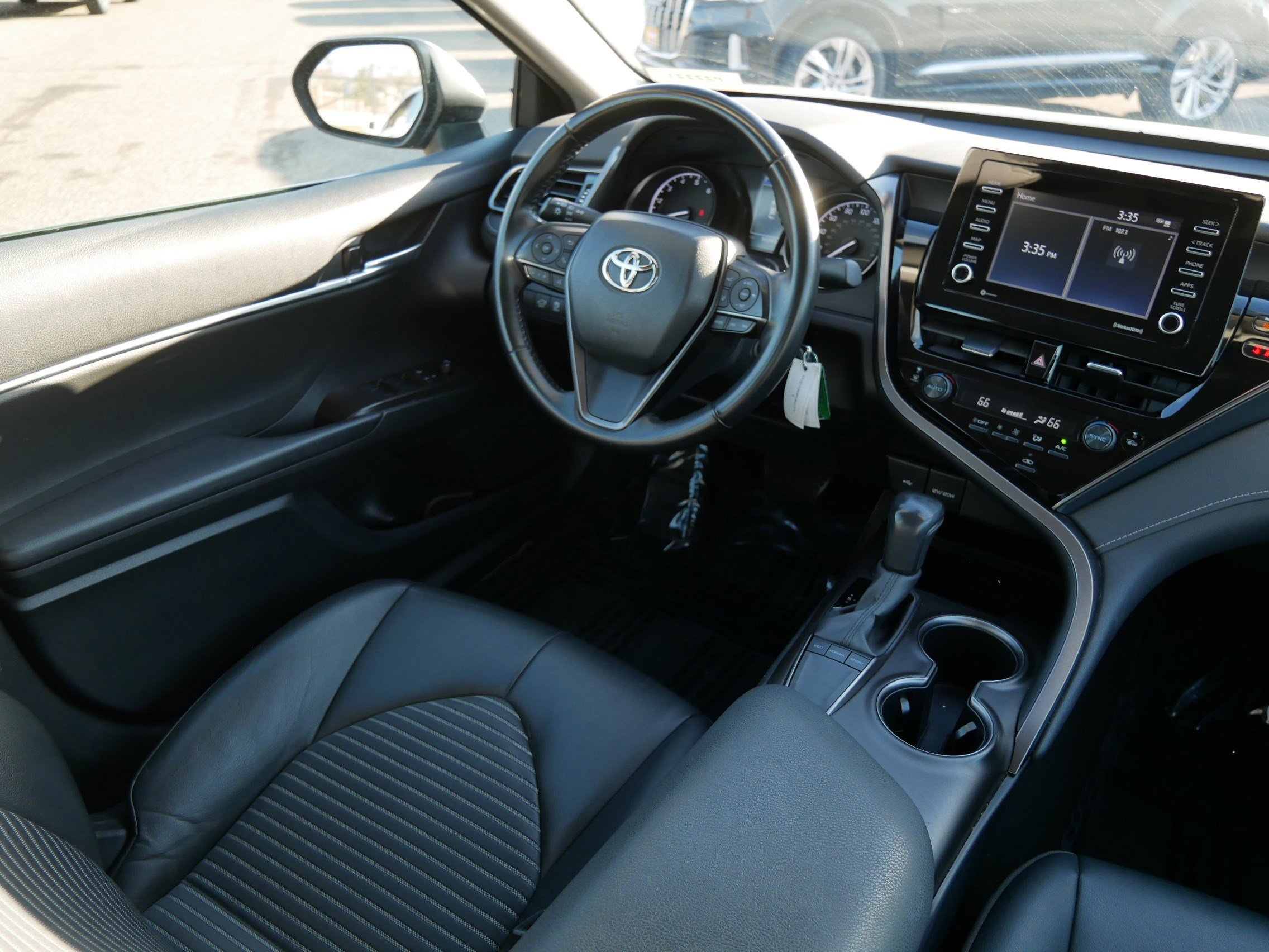 Used 2023 Toyota Camry SE image 9