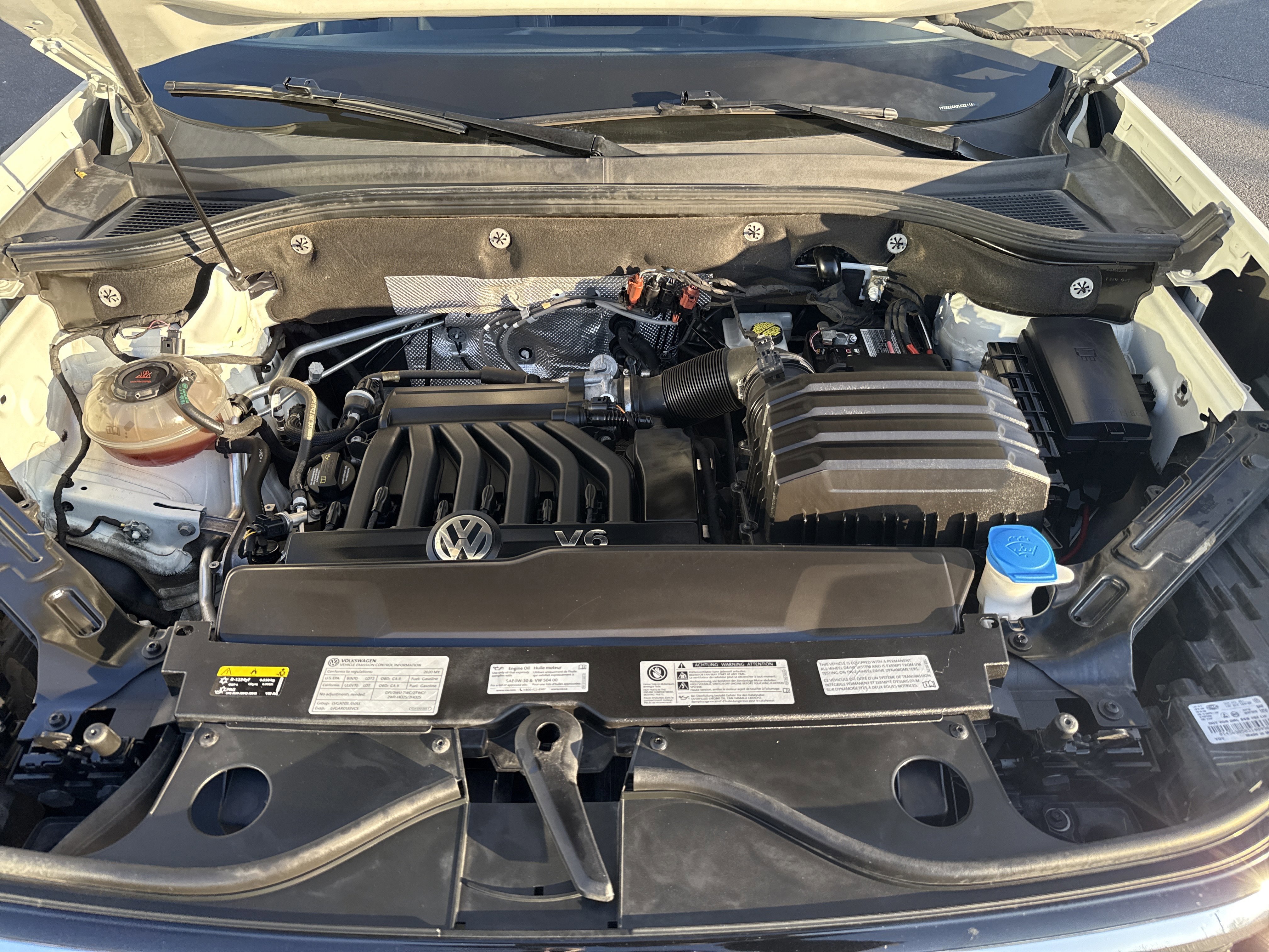 Used 2020 Volkswagen Atlas Cross Sport SEL R-Line image 30