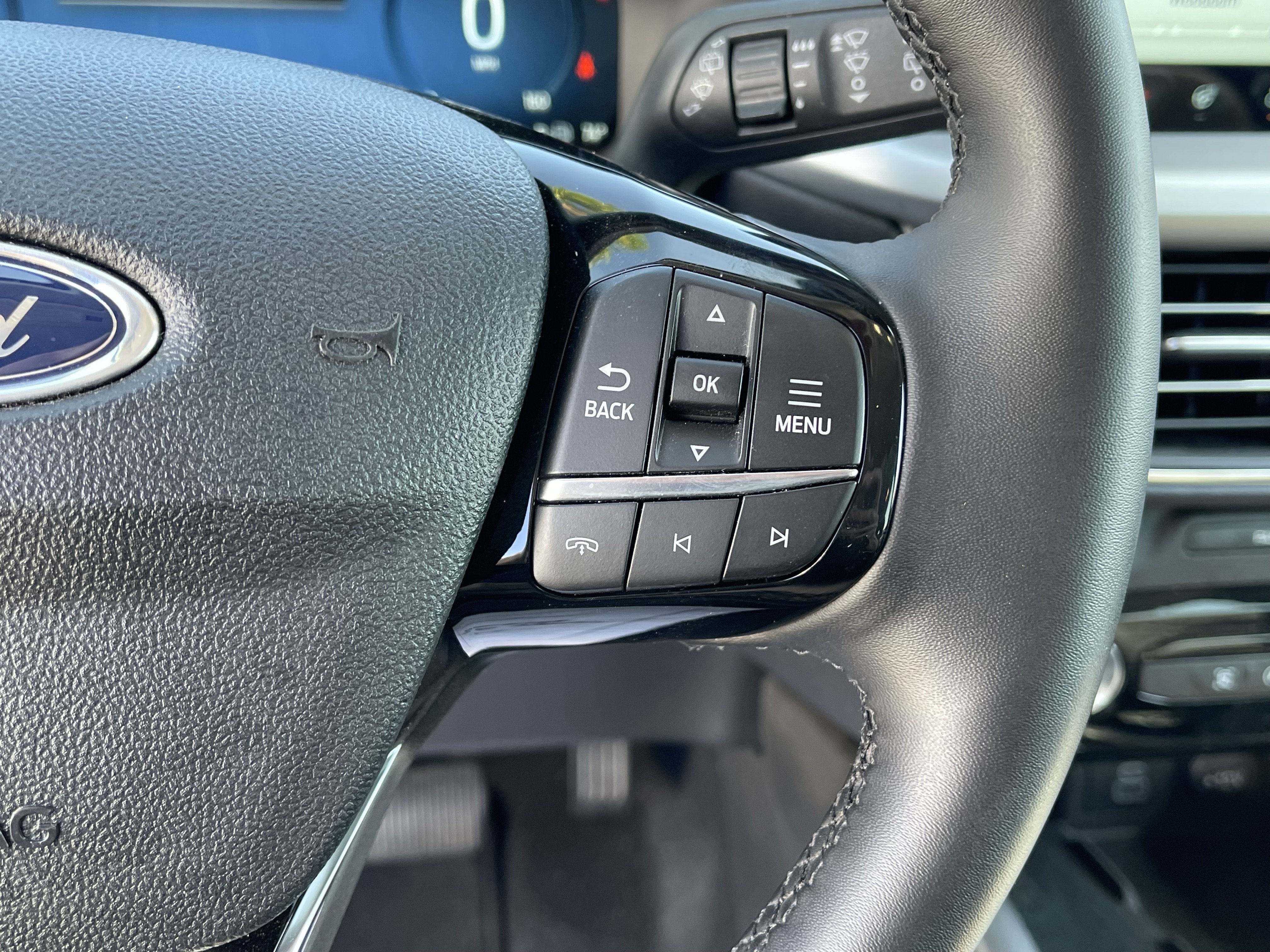 Certified 2025 Ford Escape Platinum AWD/4WD image 17