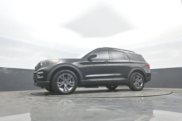 Certified 2022 Ford Explorer XLT w/ Equipment Group 202A AWD/4WD image 35