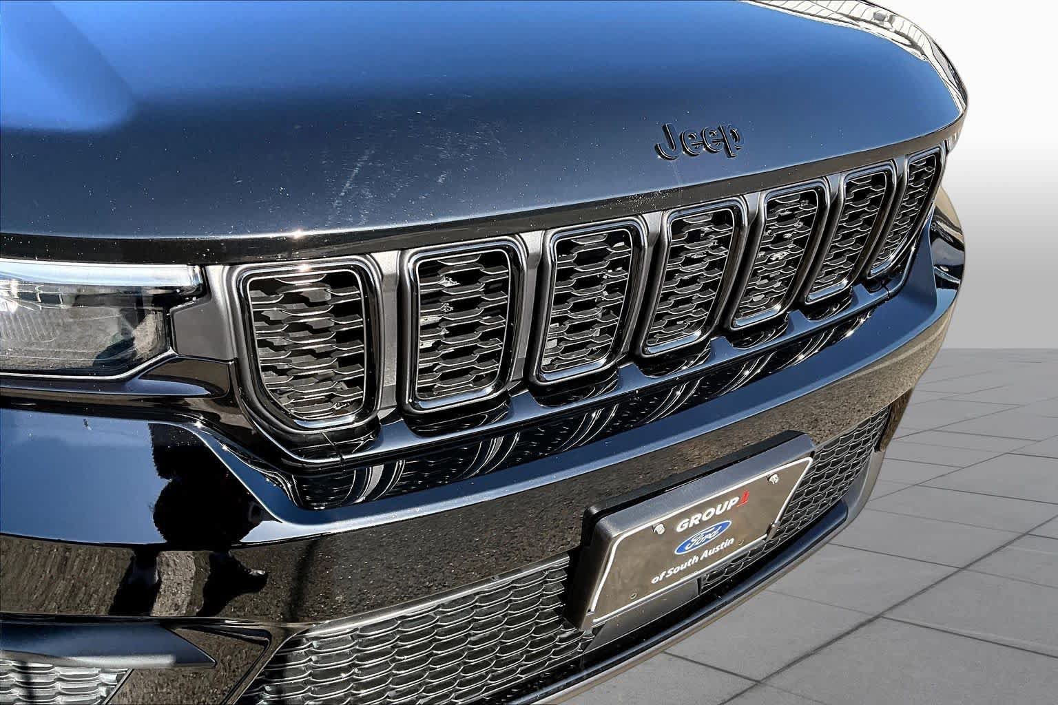 Used 2024 Jeep Grand Cherokee Altitude AWD/4WD image 30
