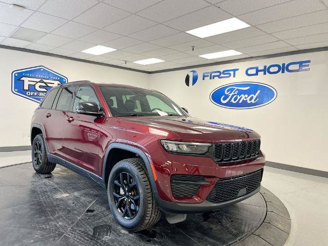 Used 2025 Jeep Grand Cherokee Altitude AWD/4WD image 18