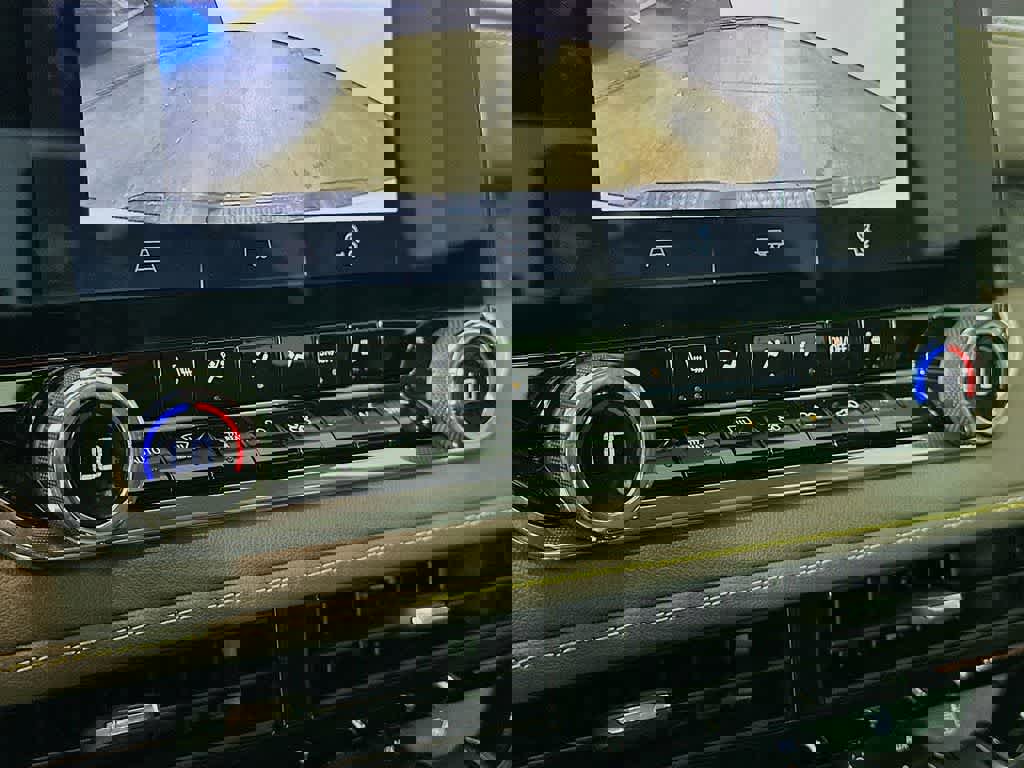 Used 2023 Chevrolet Colorado ZR2 image 18