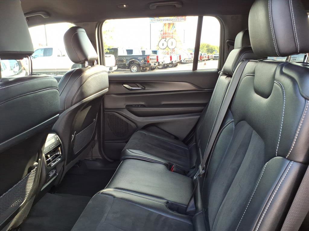 Used 2024 Jeep Grand Cherokee L Altitude image 13