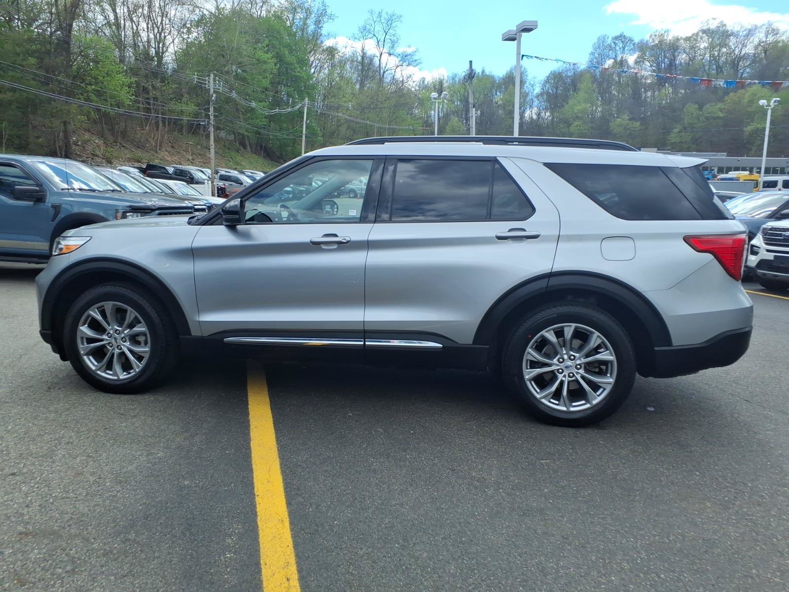 Certified 2023 Ford Explorer XLT w/ Equipment Group 202A AWD/4WD image 5