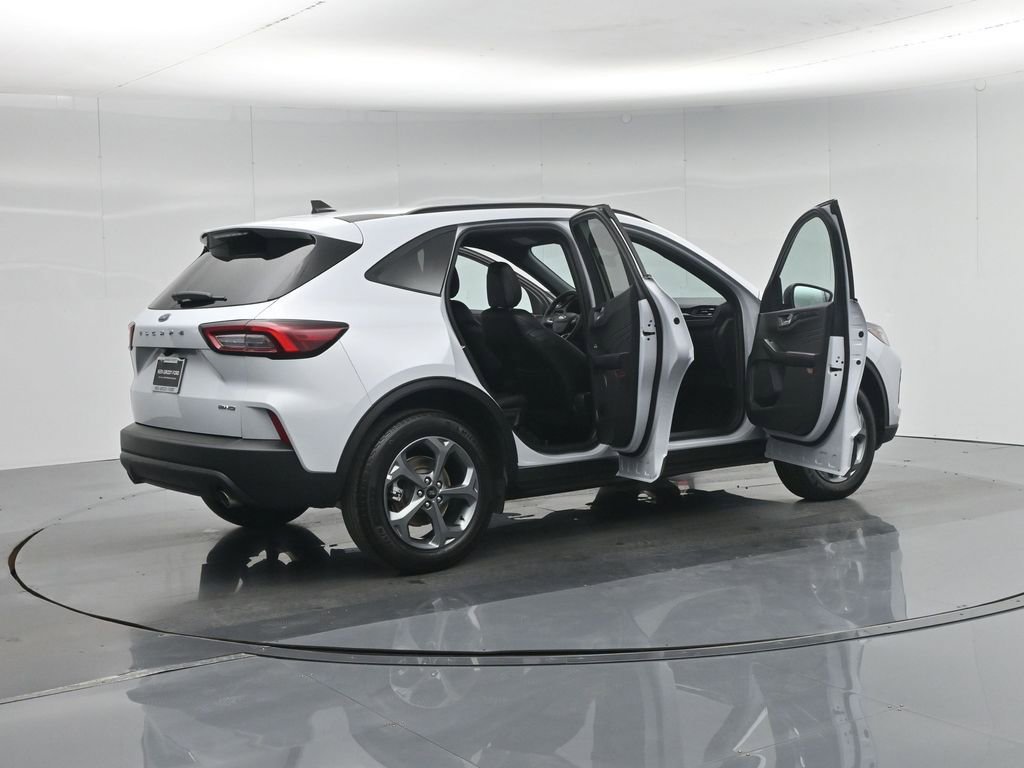 Certified 2025 Ford Escape ST-Line AWD/4WD image 6