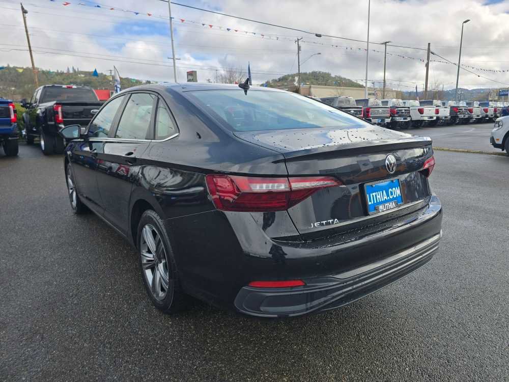 Used 2024 Volkswagen Jetta SE image 4