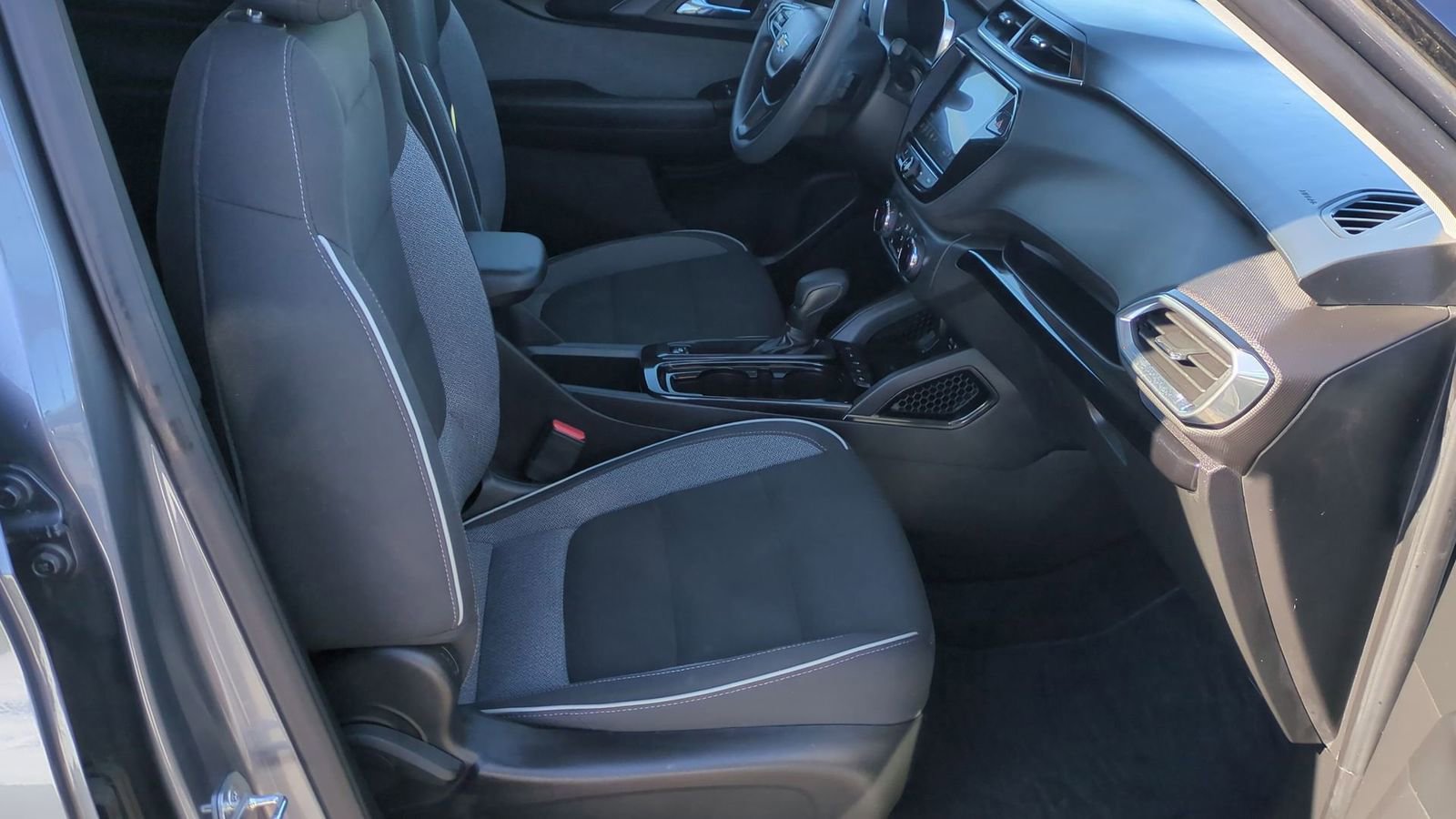 Used 2021 Chevrolet TrailBlazer LT w/ Convenience Package image 23