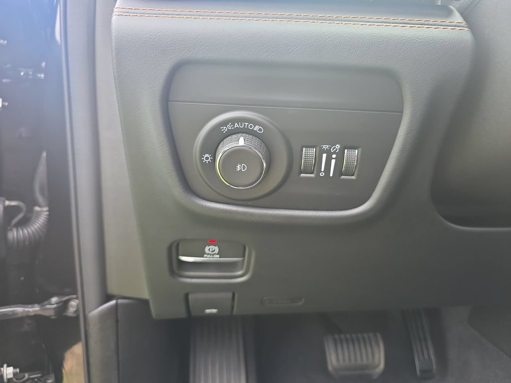 Used 2024 Jeep Grand Cherokee L Summit AWD/4WD image 22