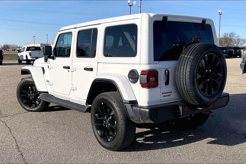 Used 2025 Jeep Wrangler Unlimited Sahara AWD/4WD image 2