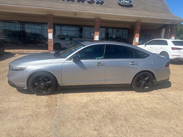Used 2023 Honda Accord Sport image 2