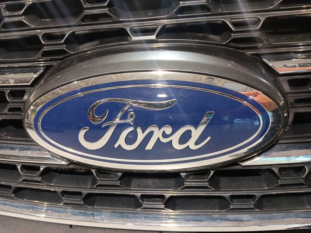 Certified 2023 Ford Explorer XLT w/ Equipment Group 202A AWD/4WD image 9