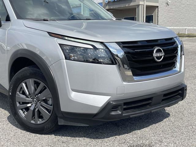 Used 2025 Nissan Pathfinder SV image 8