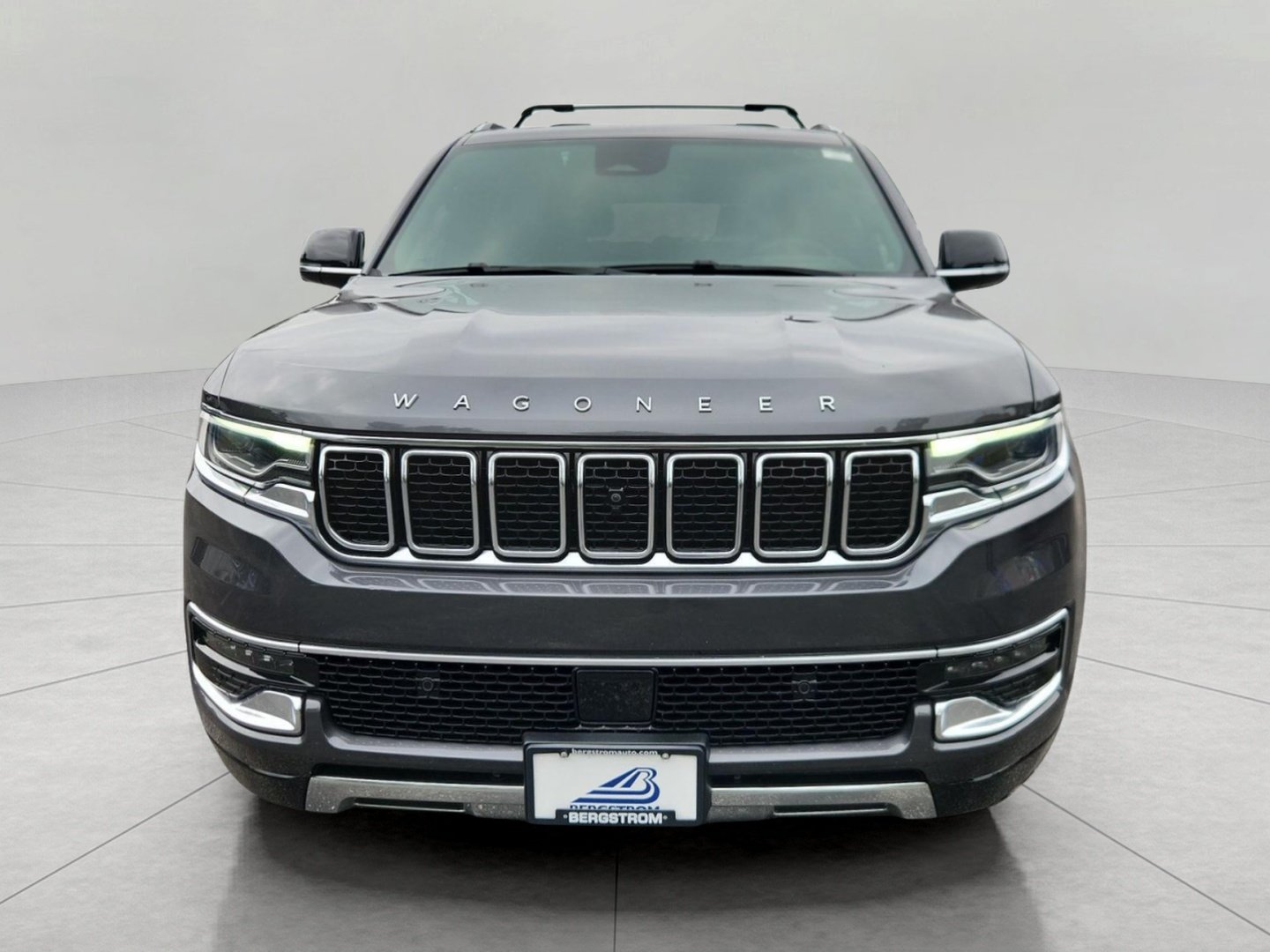 Used 2023 Jeep Wagoneer L Series III w/ Premium Group I AWD/4WD image 4