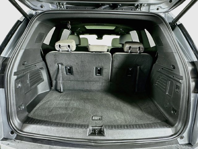 Used 2026 GMC Acadia Elevation w/ Elevation Premium Package FWD image 34