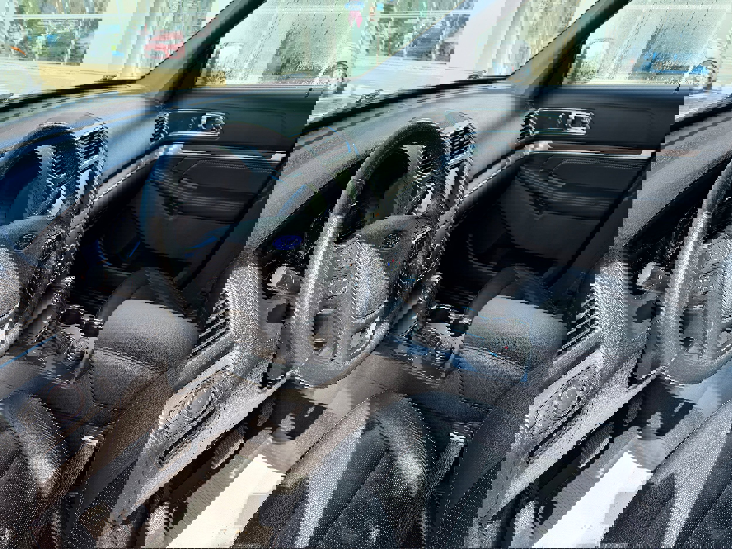 Certified 2019 Ford Explorer Limited w/ Class III Trailer Tow Package image 17