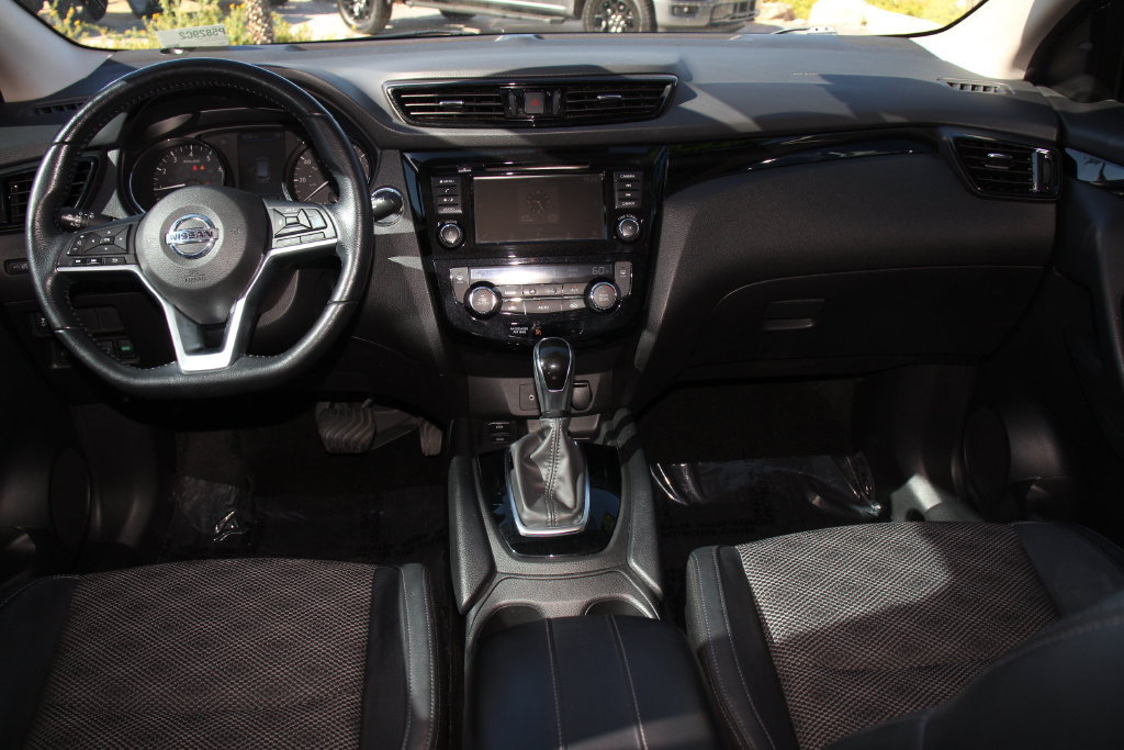 Used 2022 Nissan Rogue Sport SV w/ Technology Package AWD/4WD image 19