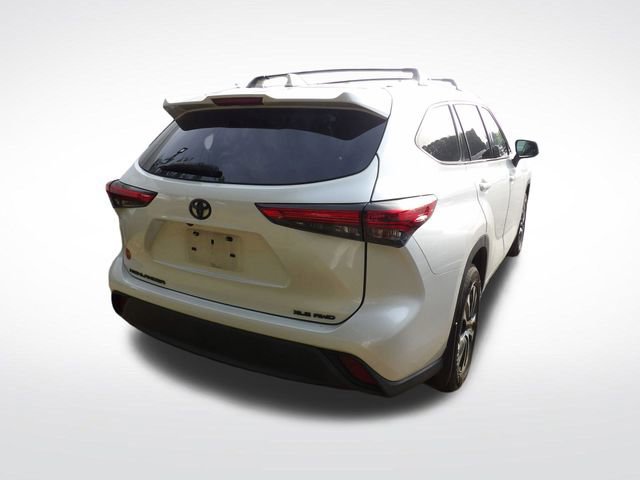 Used 2021 Toyota Highlander XLE AWD/4WD image 8