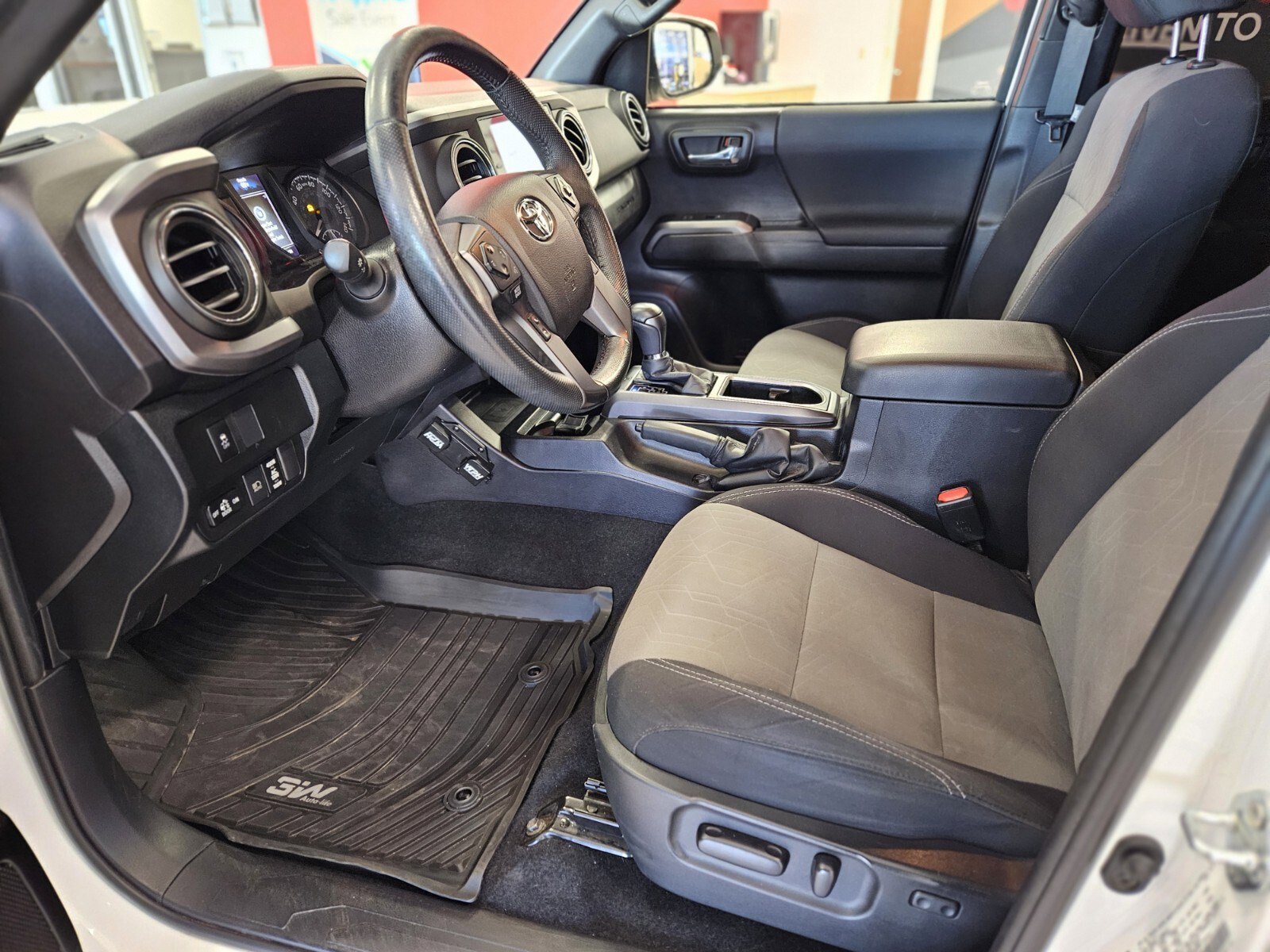 Used 2021 Toyota Tacoma TRD Off-Road w/ Technology Package image 18