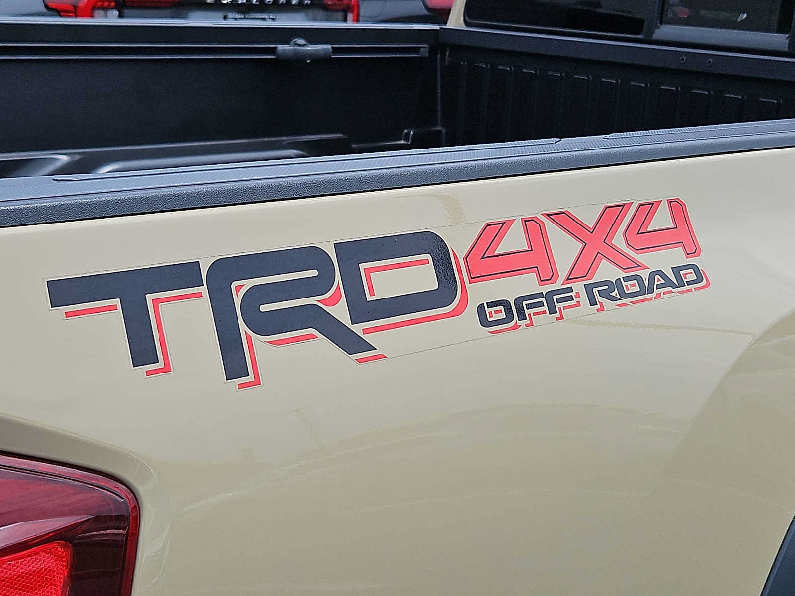 Used 2018 Toyota Tacoma TRD Off-Road w/ Technology Package AWD/4WD image 29