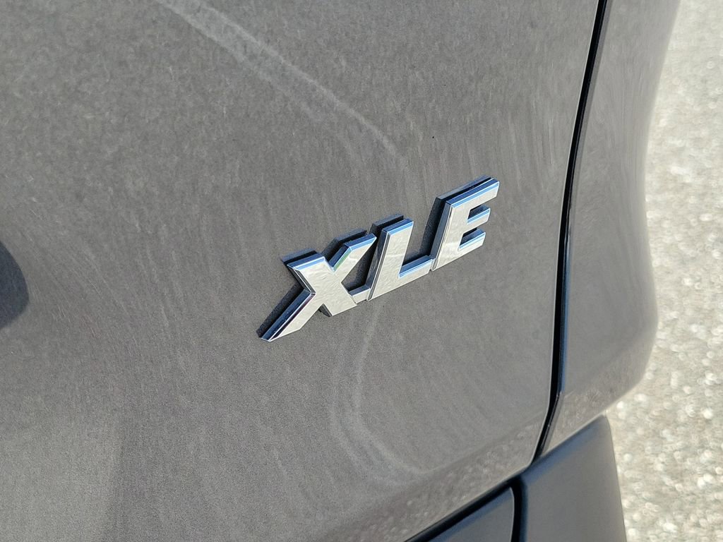 Used 2023 Toyota RAV4 XLE w/ Convenience Package image 8