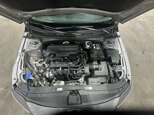 Used 2025 Hyundai Elantra SE FWD image 22
