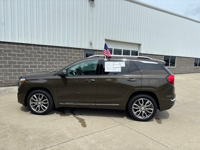 Used 2023 GMC Terrain Denali w/ Denali Premium Package AWD/4WD image 11