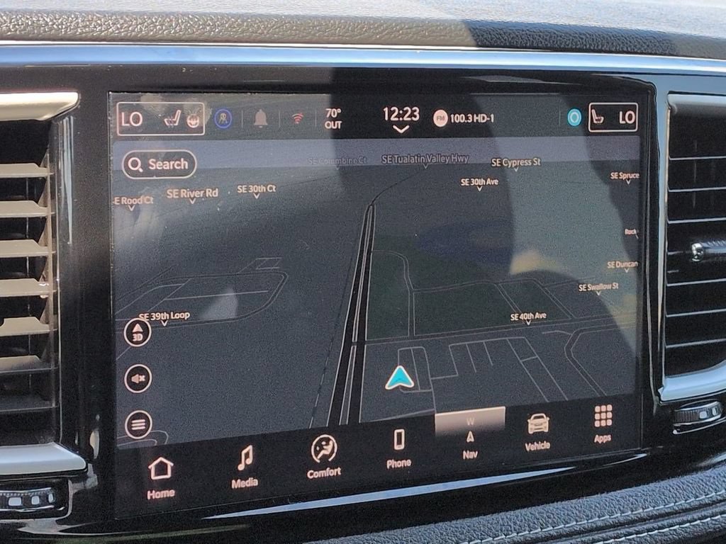 Used 2024 Chrysler Pacifica Limited FWD image 18