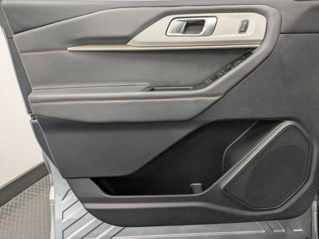 Certified 2025 Ford Explorer Active image 8