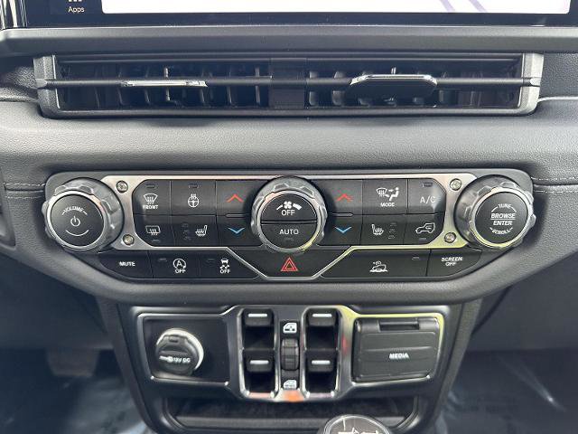 Used 2024 Jeep Wrangler Unlimited Sahara w/ Technology Group AWD/4WD image 26