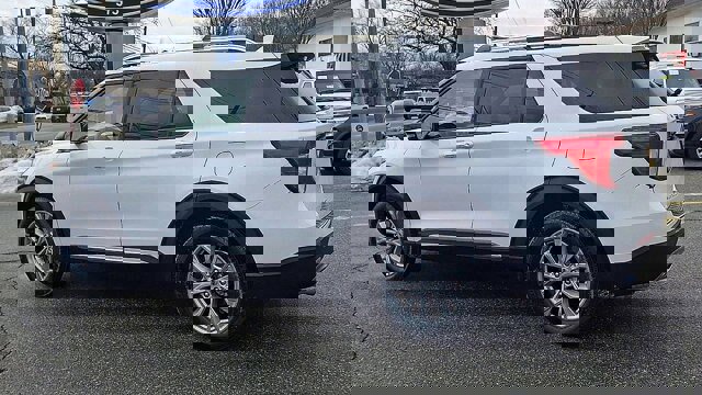 Certified 2023 Ford Explorer Limited w/ Limited Technology Package image 4