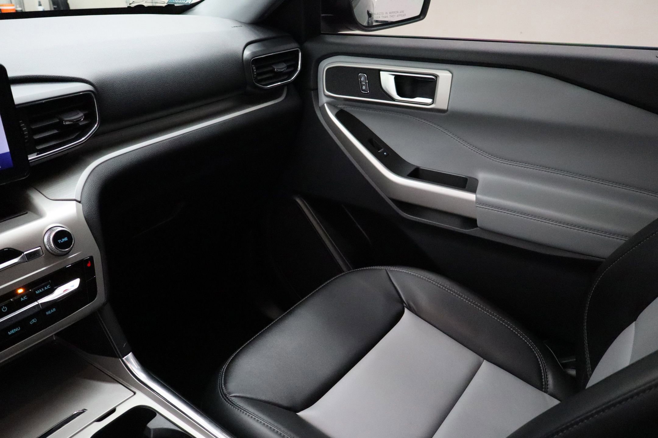 Certified 2022 Ford Explorer XLT w/ Equipment Group 202A image 24