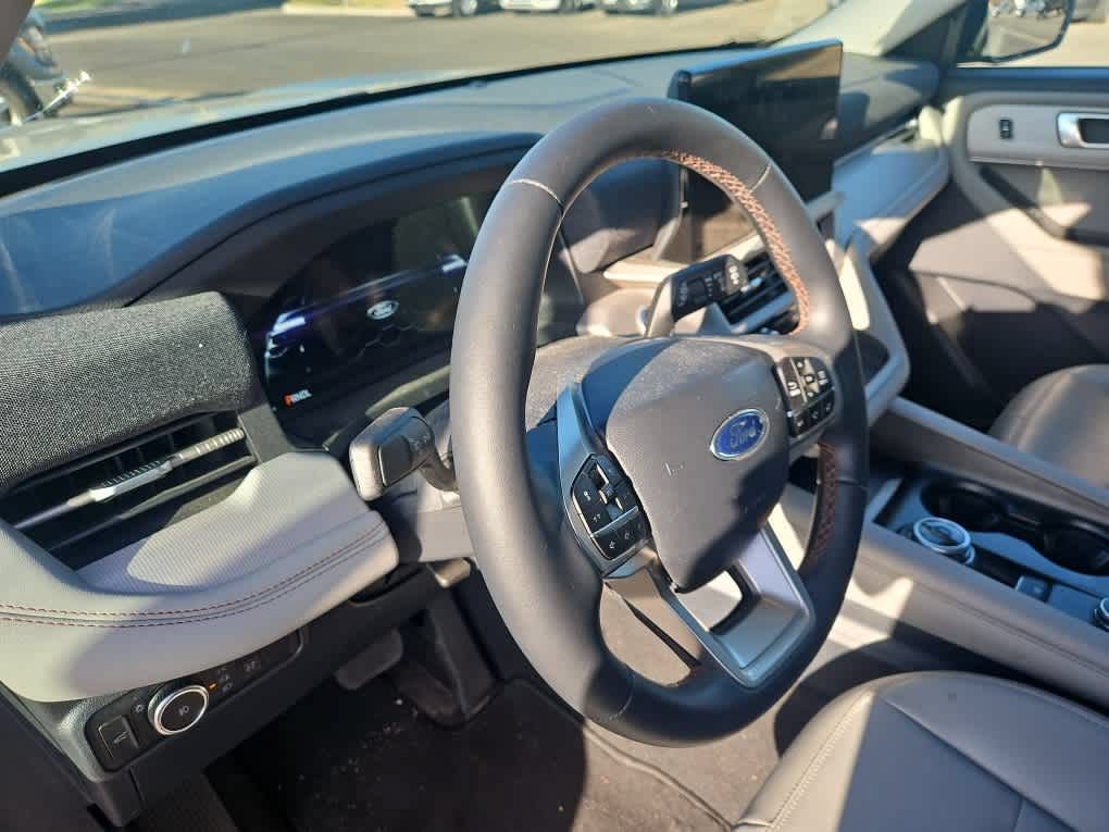 Certified 2025 Ford Explorer Active w/ Active Comfort Package AWD/4WD image 8